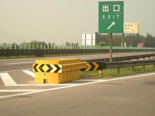 赤峰元宝山区导向防撞垫